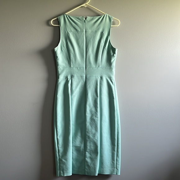 Le Chateau Women’s Sz. Small Fitted Midi Dress - Picture 4 of 5